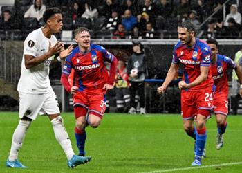فيديو بمشاركة مرموش فيكتوريا بلزن يقتنص تعادل ا قاتل ا من فرانكفورت في الدوري الأوروبي