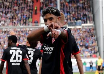 سجل وصنع وتصدر ترتيب الهدافين بالفيديو ماذا قدم عمر مرموش في مباراة آينتراخت فرانكفورت وهولشتاين