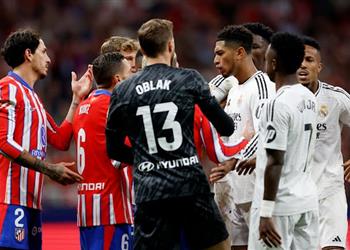 فيديو ليلة الشغب و ولاعة كورتوا أتلتيكو مدريد يخطف تعادلا قاتلا من ريال مدريد في ديربي الدوري الإسباني