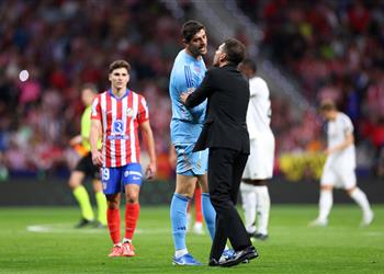 سيميوني يلوم كورتوا على شغب جماهير أتلتيكو مدريد علينا الحذر مع الذين يلعبون دور الضحية
