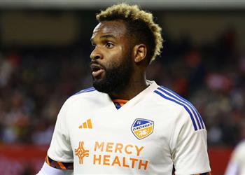 ضبابية الصورة بطولات يكشف موقف صفقة بوبيندزا مع الزمالك ورد بيرسبوليس