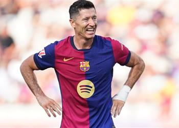 ليفاندوفسكي يعرض مساعدة مالية على برشلونة