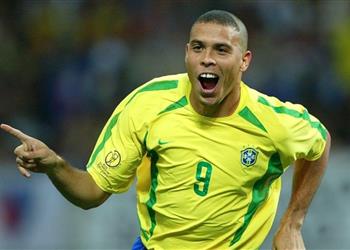 الظاهرة رونالدو يعلن مرشحه المفضل للفوز بـ الكرة الذهبية 2024