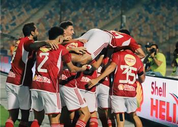 صور لمسات ذهبية وأصالة أيقونية الأهلي ي علن عن قميصه للموسم الجديد