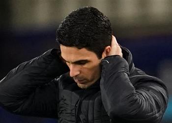 فيديو لاعب آرسنال يغادر مباراة النرويج والنمسا باكي ا للإصابة