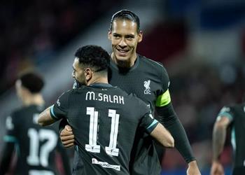 ذا أثلتيك تكشف كيف يشعر ليفربول تجاه تمديد عقود محمد صلاح وفان دايك وأرنولد