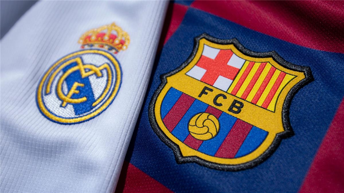 الصالح سبورت : حكم مباراة ريال مدريد وبرشلونة في نهائي السوبر الإسباني