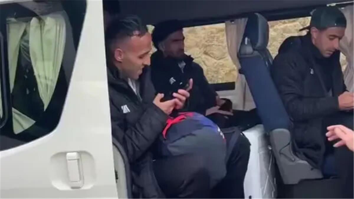 الزمالك يعلق على صور الـ"ميكروباص".. ويعلن تطورات التجديد لـ زيزو