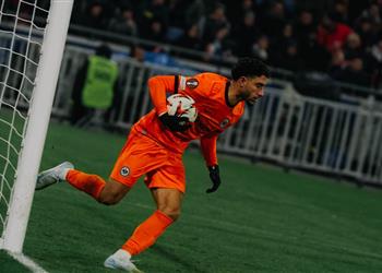 تشكيل آينتراخت فرانكفورت أمام سانت باولي في الدوري الألماني موقف عمر مرموش