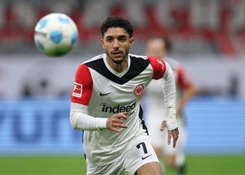 الهداف يعود فيديو عمر مرموش يسجل هدف فرانكفورت الأول أمام سانت باولي ويرفض الاحتفال
