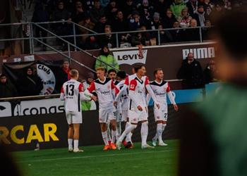 رجل مباراة فرانكفورت وسانت باولي في الدوري الألماني