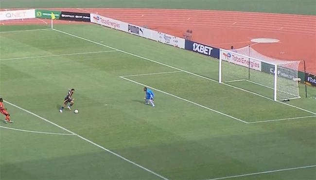 حسين الشحات يهدر انفراد تام امام استاد ابيدجان بدوري ابطال افريقيا