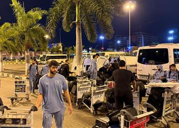 صور حالات إغماء وهبوط اضطراري لحظات مرعبة في طائرة بيراميدز