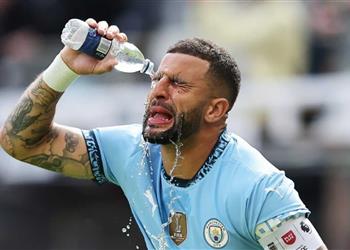 عملاق أوروبي يبدأ التحرك لضم ووكر بعد طلبه الرحيل عن مانشستر سيتي