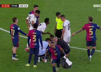 فيديو تصرف غريب من رافينها بعد إصابة مبابي في مباراة برشلونة وريال مدريد