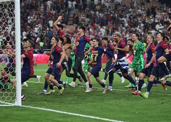 فيديو على طريقته الشهيرة بيكيه يسخر من ريال مدريد بعد خماسية برشلونة في نهائي السوبر