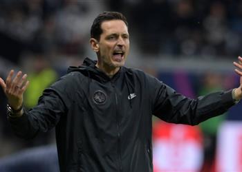 مدرب فرانكفورت يرد على أنباء اقتراب عمر مرموش من مانشستر سيتي