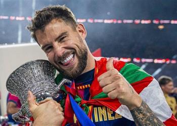 موندو توضح مدة غياب إينييجو مارتينيز بعد إصابته في مباراة برشلونة وريال مدريد