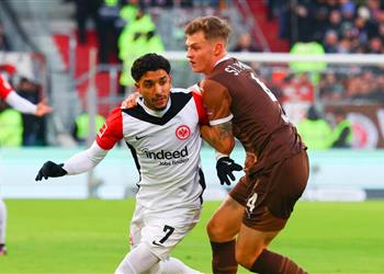تشكيل فرانكفورت أمام فرايبورج في الدوري الألماني موقف عمر مرموش