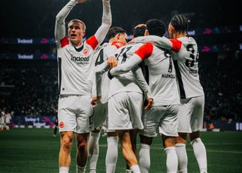 فيديو مرموش يسجل ويصنع ويقود فرانكفورت للفوز برباعية على فرايبورج