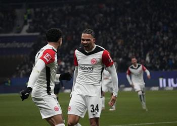 رغم ارتباطه بـ مانشستر سيتي مدير فرانكفورت يشيد بشخصية عمر مرموش بعد تألقه أمام فرايبورج