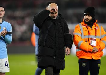 فيديو الأعصاب تنفلت جوارديولا يثور على ثنائي مانشستر سيتي بعد التعادل القاتل مع برينتفورد