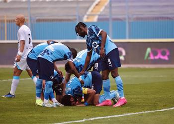 فيديو بيراميدز يتخطى غزل المحلة بثلاثية نظيفة ويتربع على صدارة الدوري المصري