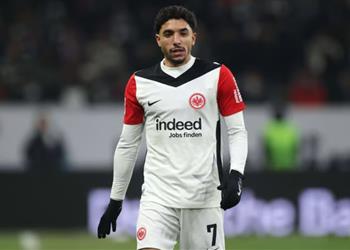 فرانكفورت يرد على عرض مانشستر سيتي لضم عمر مرموش