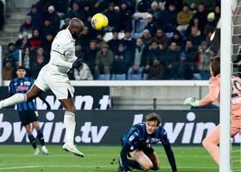 فيديو كونتي يبتعد بالصدارة نابولي يخطف فوز ا مثير ا من أتالانتا في الدوري الإيطالي