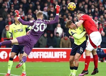 نوتينجهام يواصل التألق في الدوري الإنجليزي بثلاثية مثيرة أمام ساوثهامبتون