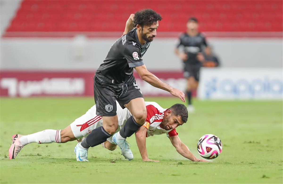 أحمد عبد القادر لاعب نادي قطر القطري