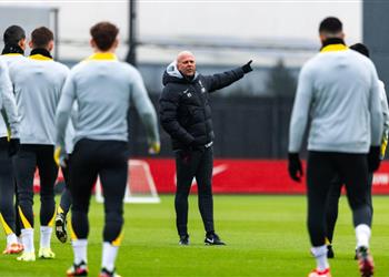 سلوت محمد صلاح فريد من نوعه ونجم ليفربول لا يلعب أساسي ا بسببه