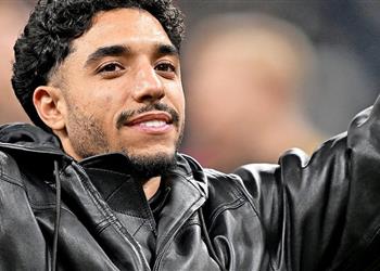 عمر مرموش يصل إنجلترا تمهيد ا لانتقاله الرسمي إلى مانشستر سيتي