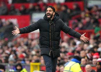 ذا أثلتيك ثورة غضب وتحطيم أموريم ينفجر في وجه لاعبي مانشستر يونايتد