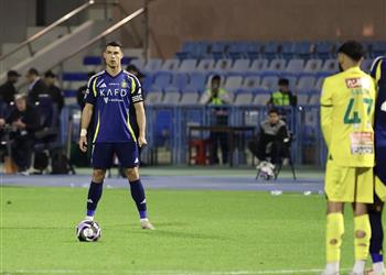 رونالدو يقود النصر لفوز مثير على الخليج بثلاثية في الدوري السعودي