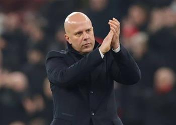 رغم أنه ضد مصلحة ليفربول سلوت يشيد بحكم مباراة برشلونة وبنفيكا في دوري أبطال أوروبا