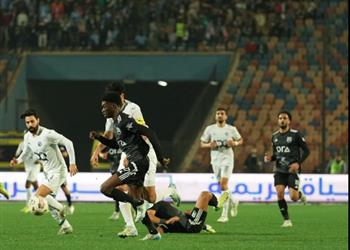 فيديو بيراميدز يقتنص فوز ا صعب ا من زد ويتصدر الدوري المصري