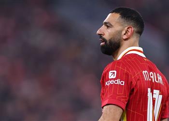 بول ميرسون لاعب ليفربول يخنق محمد صلاح في الملعب