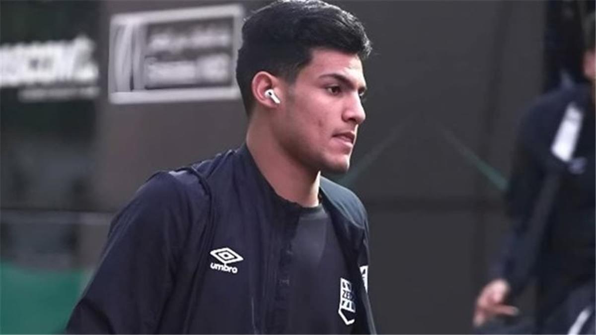رسميًا | الأهلي يعلن ضم مصطفى العش من زد