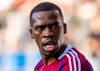 بعد أنباء اهتمام الأهلي بطولات يكشف عن عقبتين في طريق ضم ديريك كوتيسا