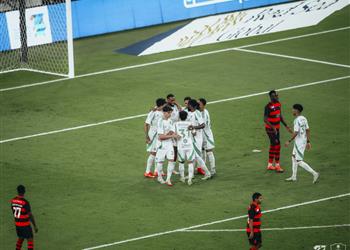 الأهلي يكتسح الرياض بخماسية في الدوري السعودي