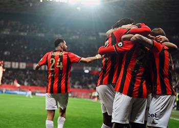 فيديو أمام أنظار عبد المنعم نيس يتخطى مارسيليا بثنائية في الدوري الفرنسي