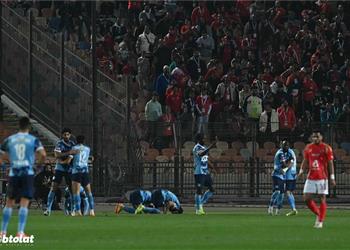 رئيس بيراميدز يحفز اللاعبين قبل مباراة الزمالك في الدوري المصري