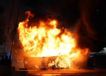 فيديو قبل تقديم مانشستر سيتي لـ عمر مرموش اندلاع حريق في ملعب الاتحاد