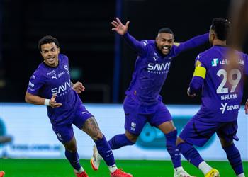 الهلال يسحق الأخدود برباعية ويحافظ على صدارة الدوري السعودي