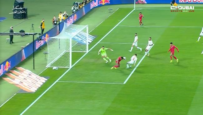 مدافع البحرين ينفذ مرماه من هدف محقق لعمان في نهائي كأس الخليج