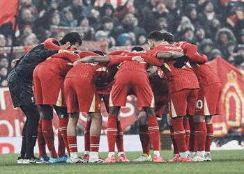 روي كين ساخر ا من لاعب ليفربول أمام مانشستر يونايتد يلعب كتلاميذ المدارس