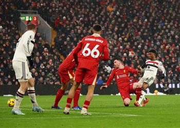 ناد درجة ثانية إنجليزي يسخر من لاعب ليفربول بعد أدائه أمام مانشستر يونايتد لا نريدك