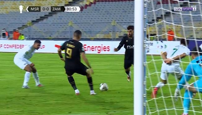 محمد هاشم يمنع عبدلله السعيد من تسجيل هدف محقق امام المصري من علي خط المرمي