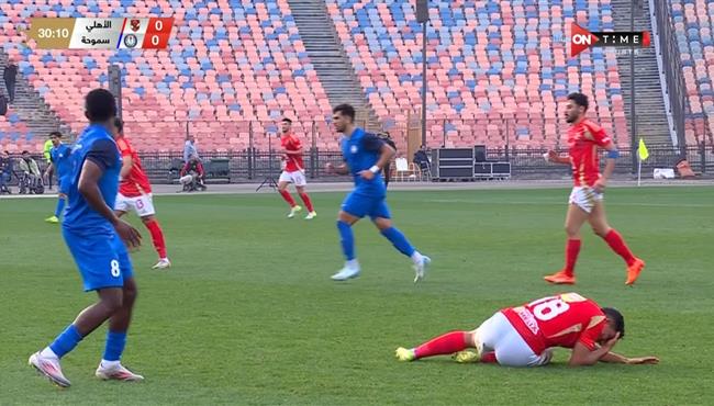 اصابة يحيي عطية الله وخروجه في مباراة الاهلي وسموحة بالدوري المصري